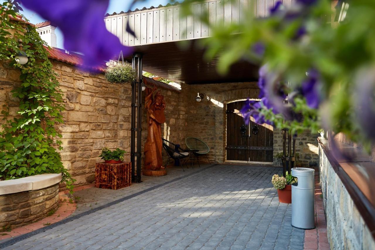 Hotel Taras Bulba à Kamianets-Podilsky Extérieur photo