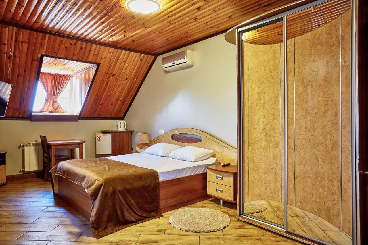 Hotel Taras Bulba à Kamianets-Podilsky Extérieur photo