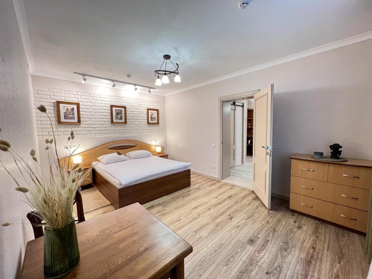 Hotel Taras Bulba à Kamianets-Podilsky Extérieur photo