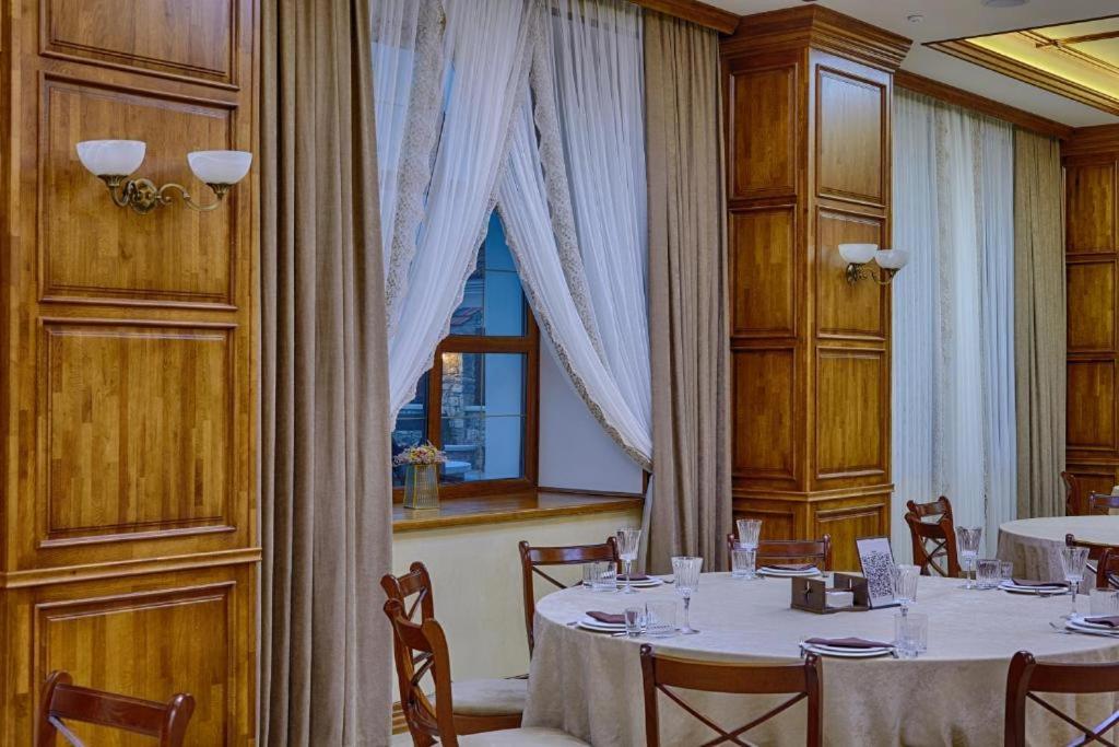 Hotel Taras Bulba à Kamianets-Podilsky Extérieur photo