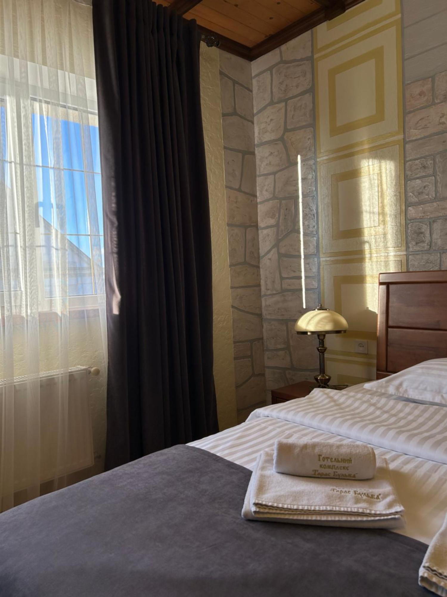 Hotel Taras Bulba à Kamianets-Podilsky Extérieur photo