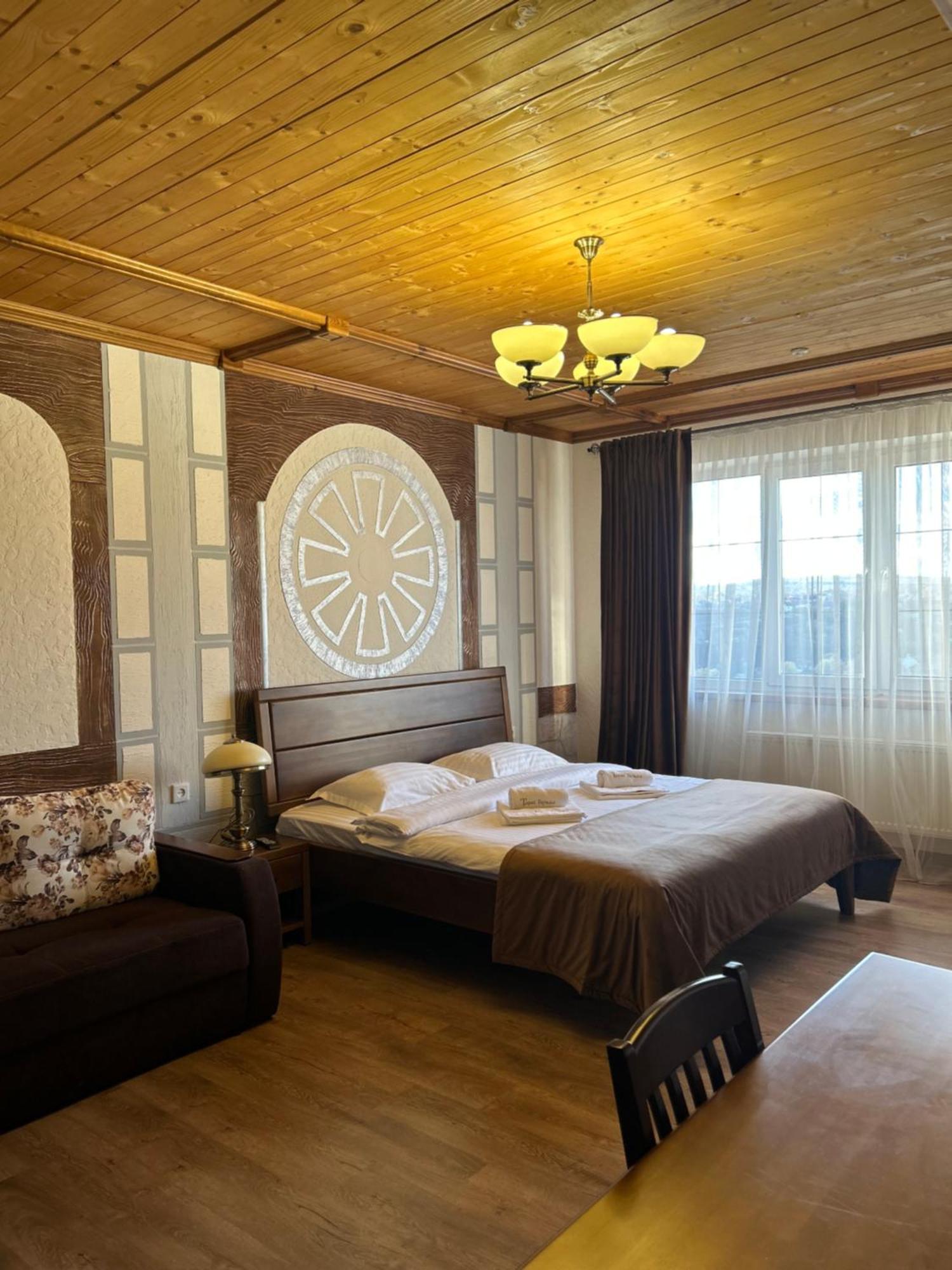 Hotel Taras Bulba à Kamianets-Podilsky Extérieur photo