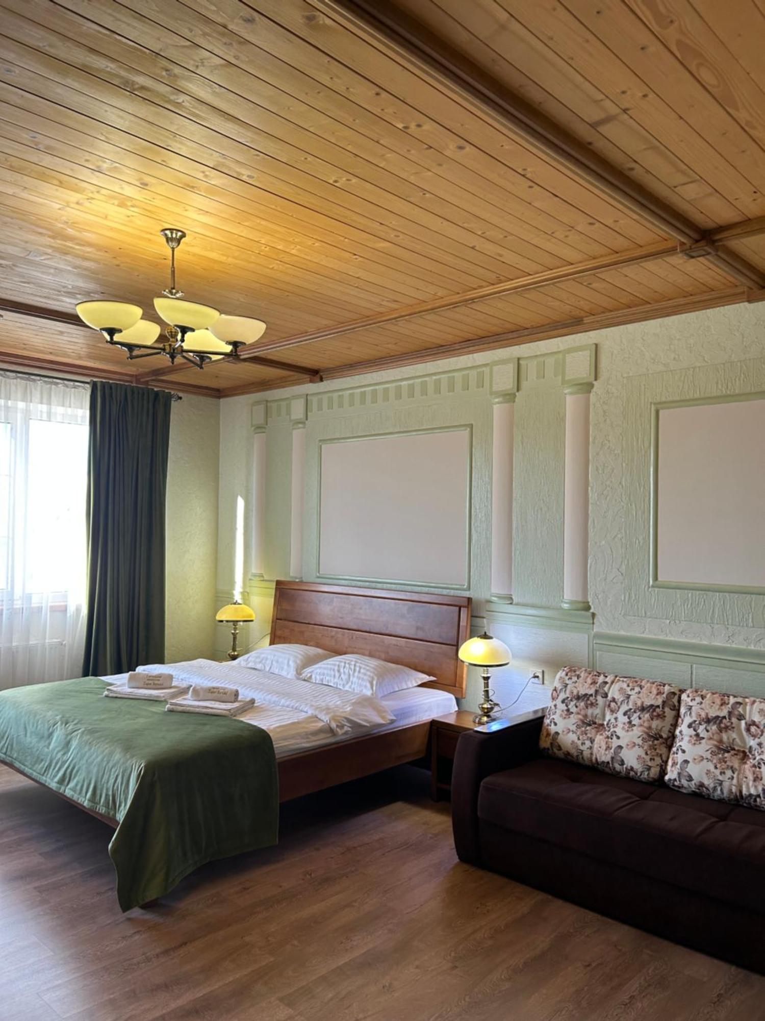 Hotel Taras Bulba à Kamianets-Podilsky Extérieur photo