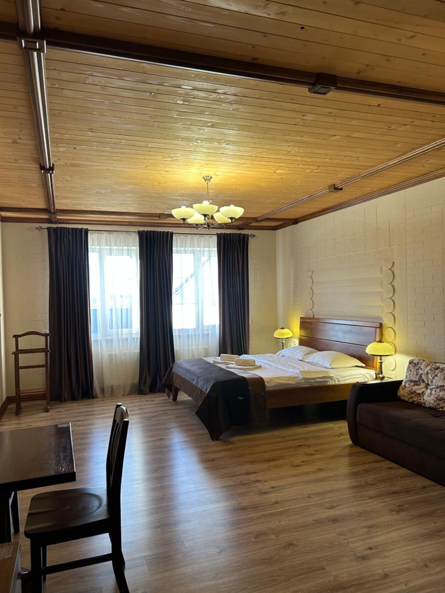 Hotel Taras Bulba à Kamianets-Podilsky Extérieur photo