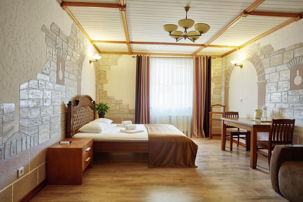 Hotel Taras Bulba à Kamianets-Podilsky Extérieur photo