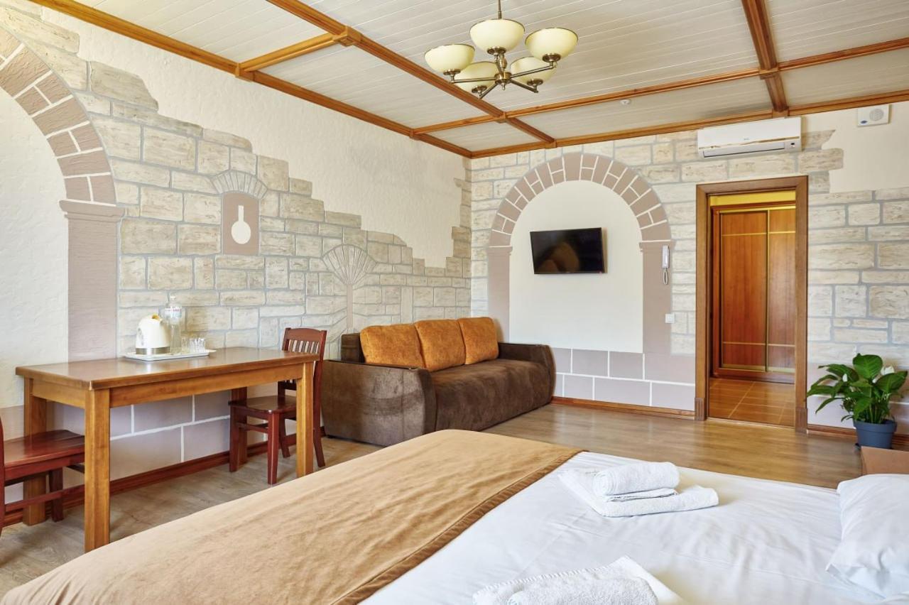 Hotel Taras Bulba à Kamianets-Podilsky Extérieur photo