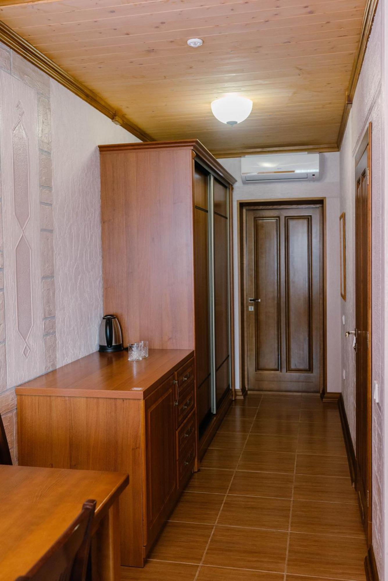 Hotel Taras Bulba à Kamianets-Podilsky Extérieur photo