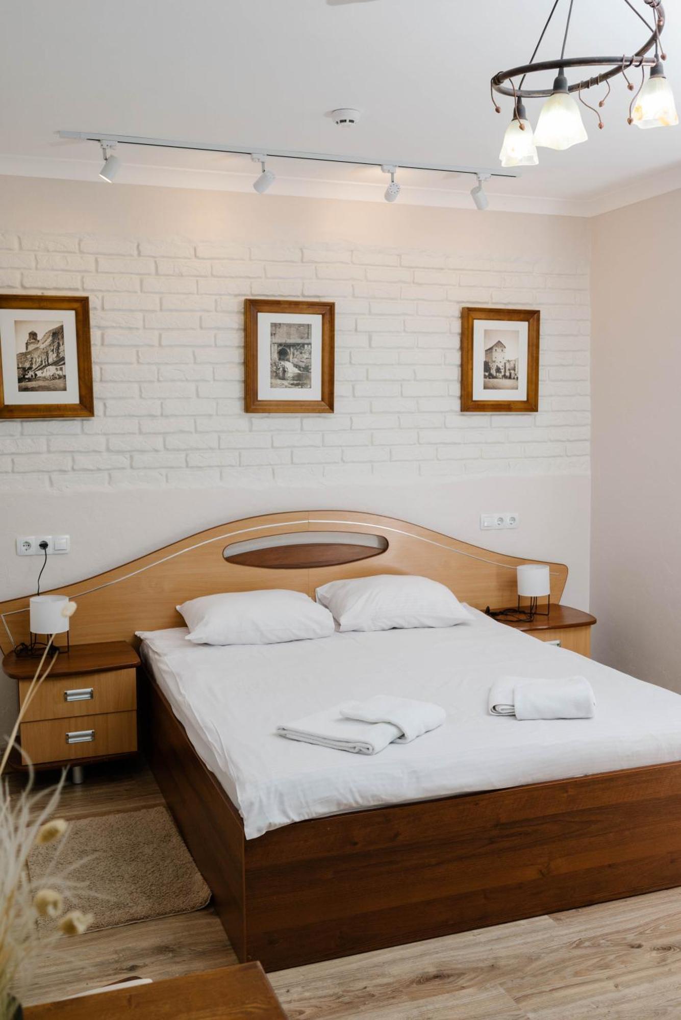 Hotel Taras Bulba à Kamianets-Podilsky Extérieur photo
