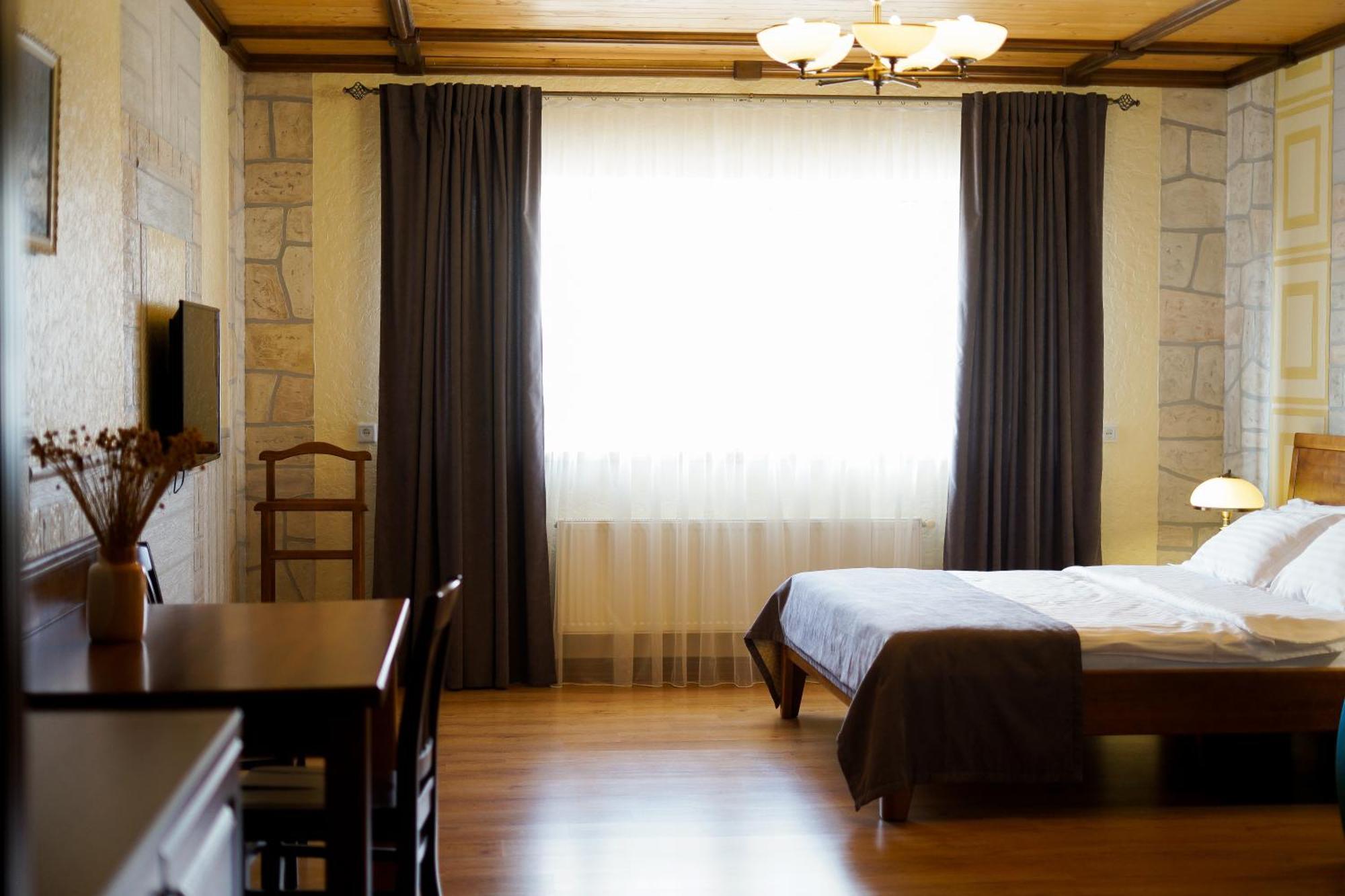 Hotel Taras Bulba à Kamianets-Podilsky Extérieur photo