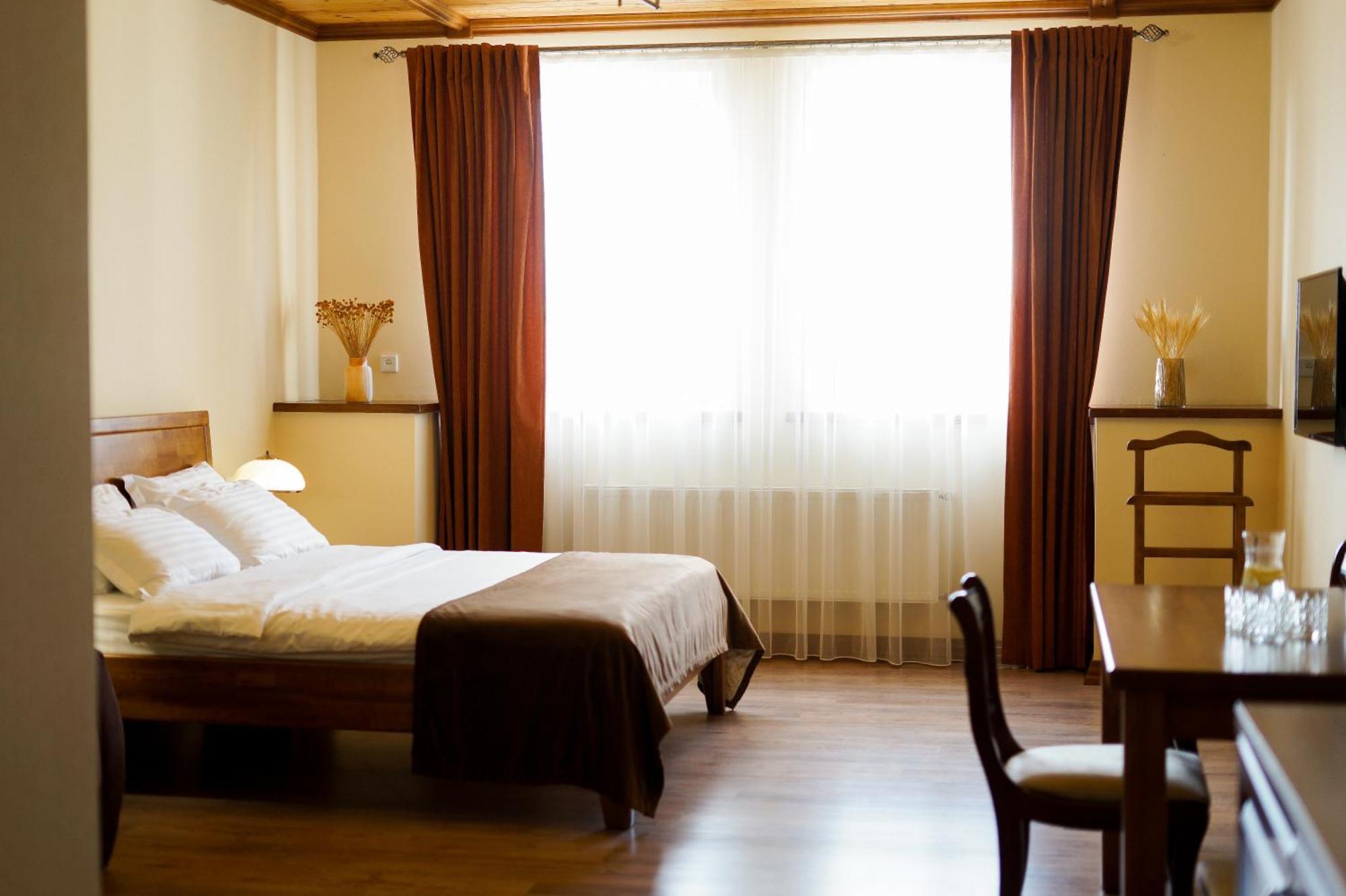 Hotel Taras Bulba à Kamianets-Podilsky Extérieur photo
